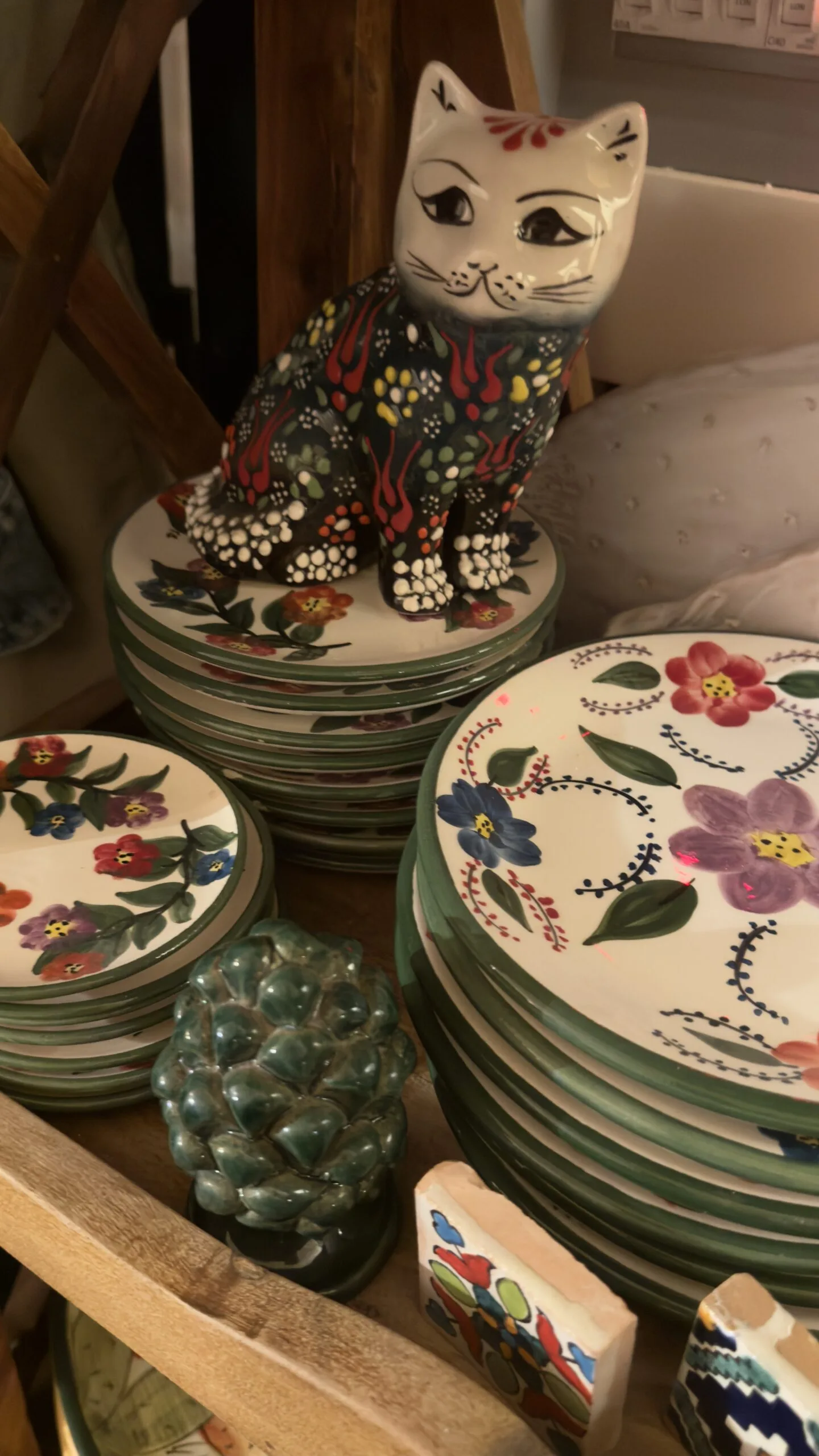 Painted plates and pottery at Bottega
