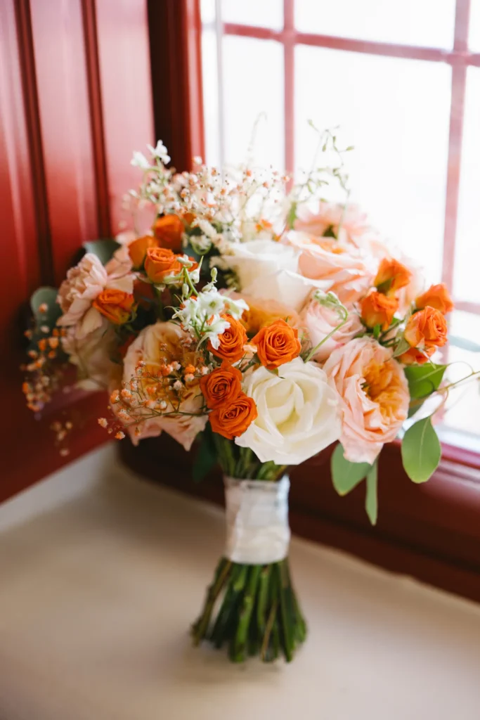 Andrea & Jordan wedding at Love Cave Venue, Santorini — the bouquet of peach and orange roses